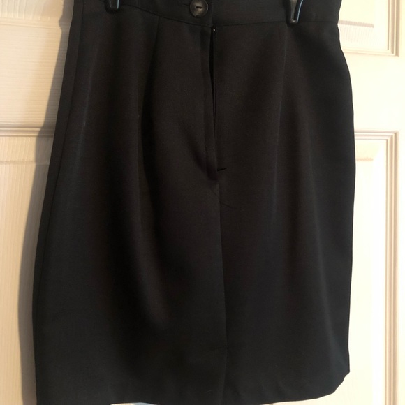 Women’s black suit - Picture 8 of 9